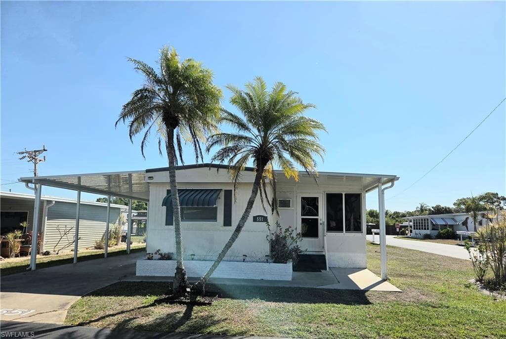 551 Freedom ST NORTH FORT MYERS, FL 33917