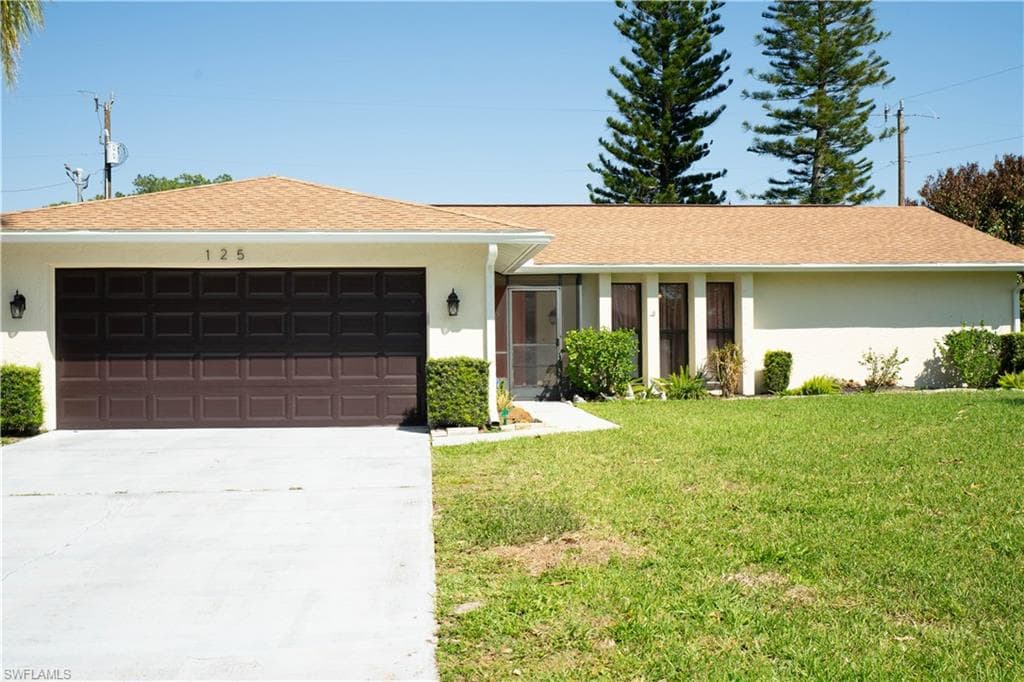 125 Sebring CIR LEHIGH ACRES, FL 33936