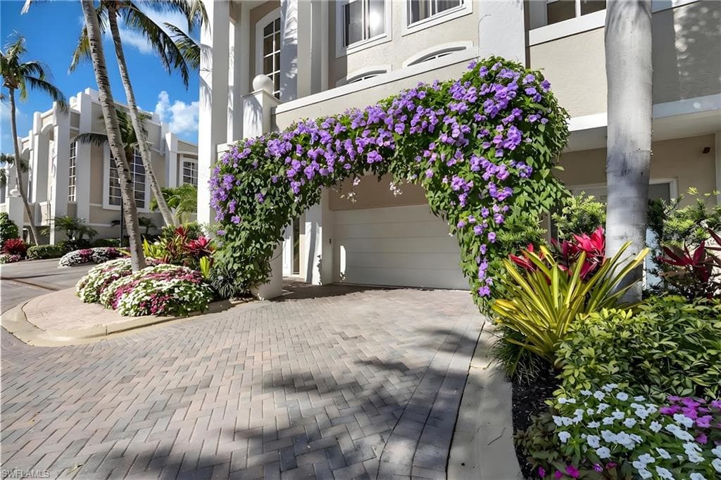 7071 Pelican Bay BLVD V8 NAPLES, FL 34108
