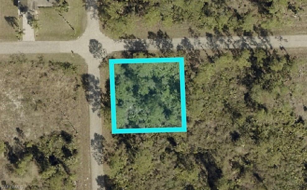 900 11th ST LEHIGH ACRES, FL 33972