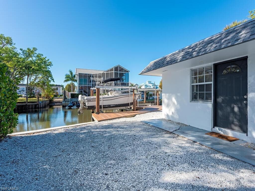 2836 Bayview DR NAPLES, FL 34112