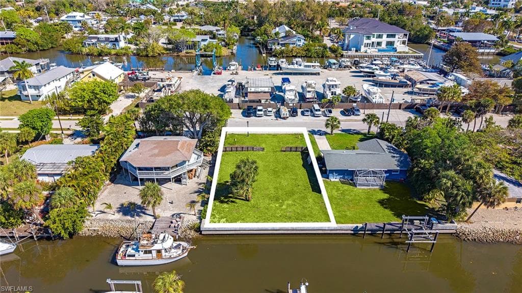 2754 Bayview DR NAPLES, FL 34112