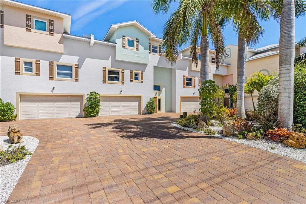 3100 Stringfellow RD 4 ST. JAMES CITY, FL 33956