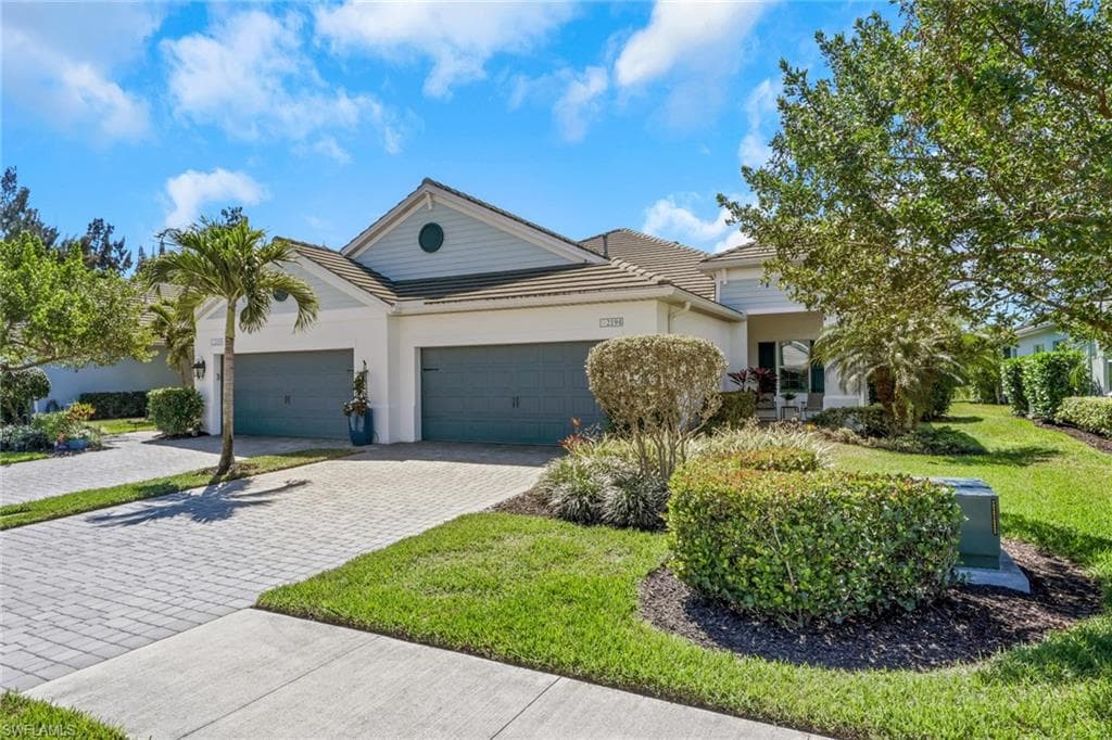 2194 Marquesa CIR NAPLES, FL 34112