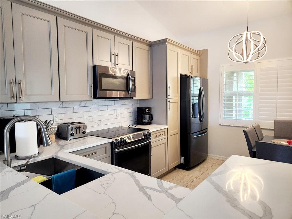 6270 Huntington Lakes CIR 201 NAPLES, FL 34119