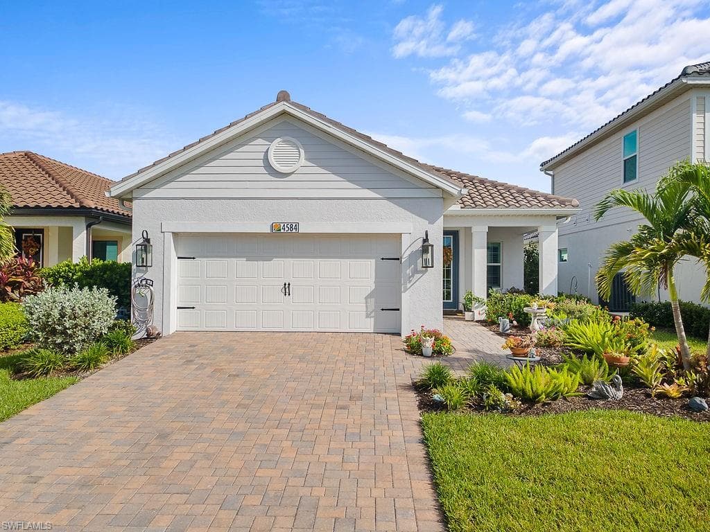 4584 Centaurus CIR NAPLES, FL 34120
