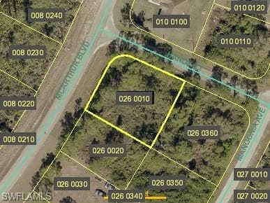 325 McArthur BLVD LEHIGH ACRES, FL 33974