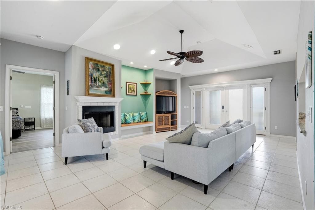 381 Worthington ST MARCO ISLAND, FL 34145