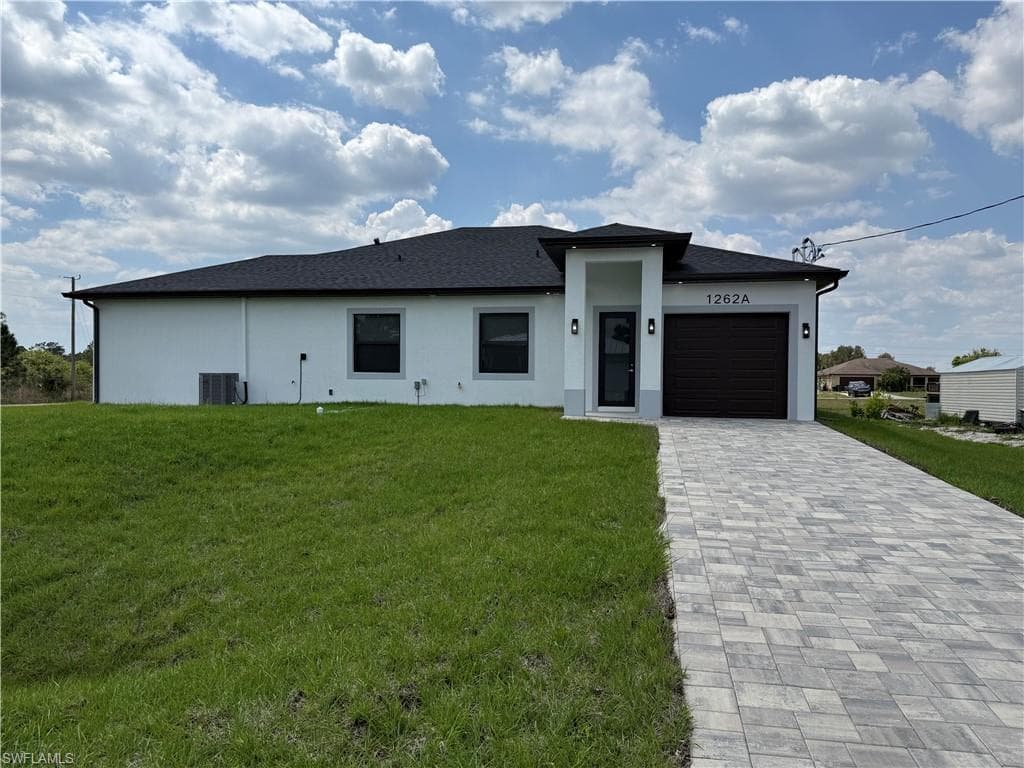 1262 Best AVE FORT MYERS, FL 33913