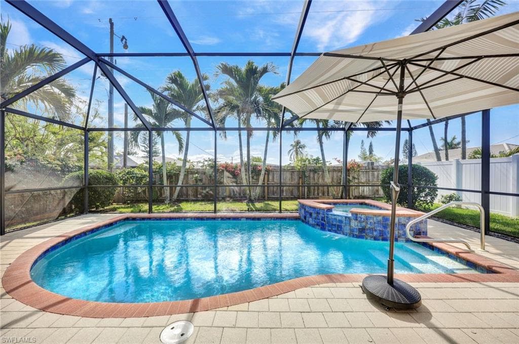 684 98th AVE N NAPLES, FL 34108