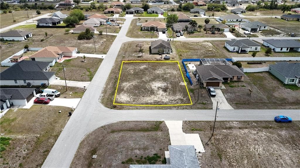 300 NW 21st ST CAPE CORAL, FL 33993