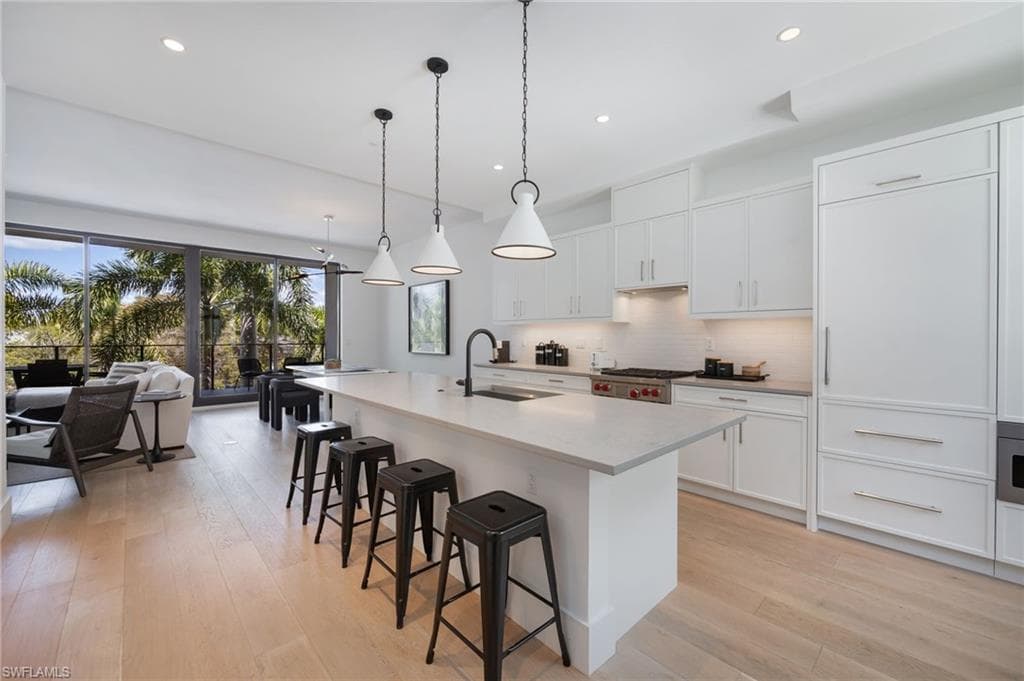 850 Central AVE 204 NAPLES, FL 34102