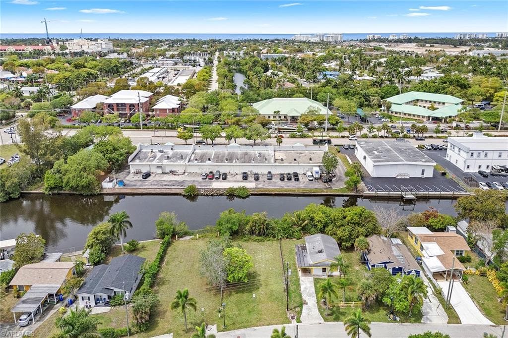 531 13th ST N NAPLES, FL 34102