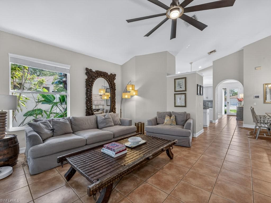 585 104th AVE N NAPLES, FL 34108