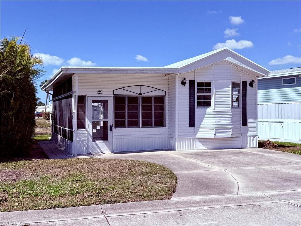 251 Bass LN 251 NAPLES, FL 34145
