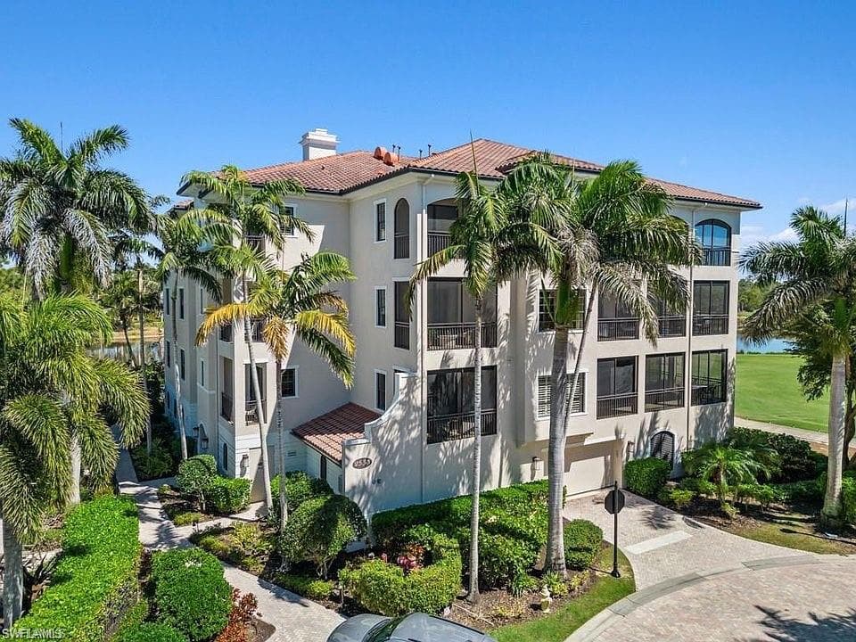 2547 Marquesa Royale LN 3-201 NAPLES, FL 34109
