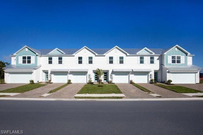 10530 Fountain Palm CIR BOKEELIA, FL 33922