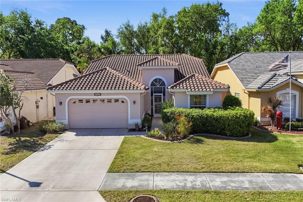 8128 Breton CIR FORT MYERS, FL 33912