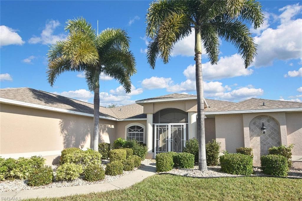 601 SE 15th TER CAPE CORAL, FL 33990