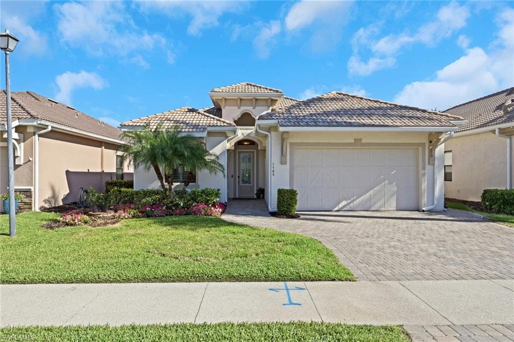1589 Serrano CIR NAPLES, FL 34105