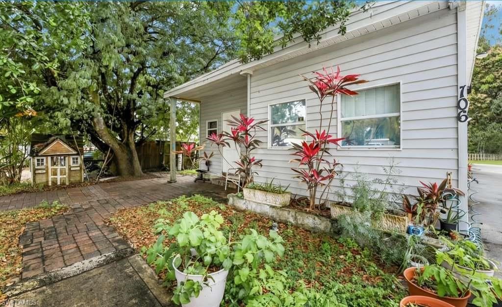 106 Moon Bay ST NAPLES, FL 34114