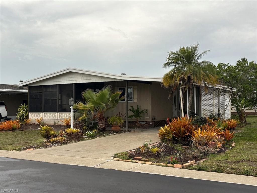 83 Pacific WAY 83 NAPLES, FL 34104