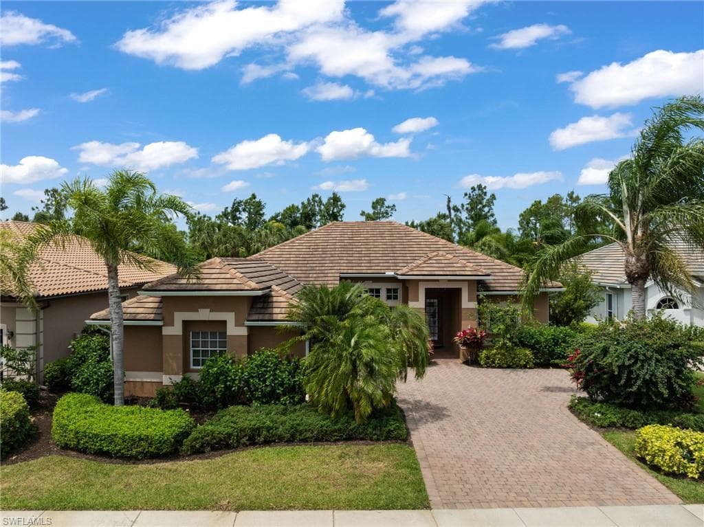 8888 Mustang Island CIR NAPLES, FL 34113