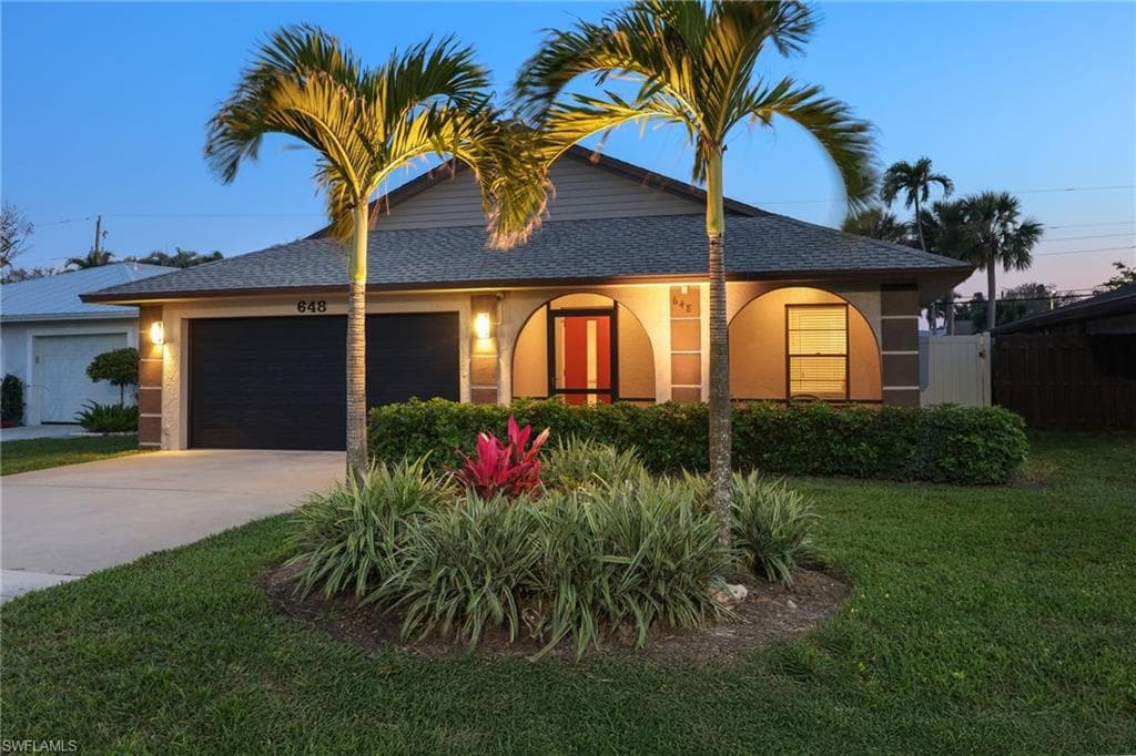 648 96th AVE N NAPLES, FL 34108
