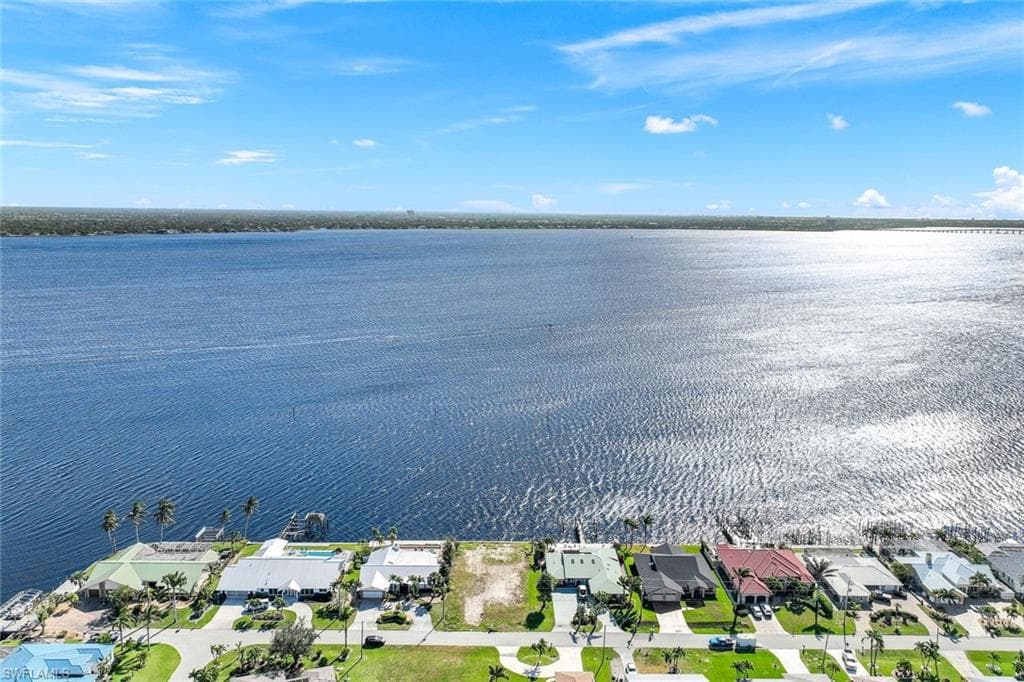 2330 SE 28th ST CAPE CORAL, FL 33904