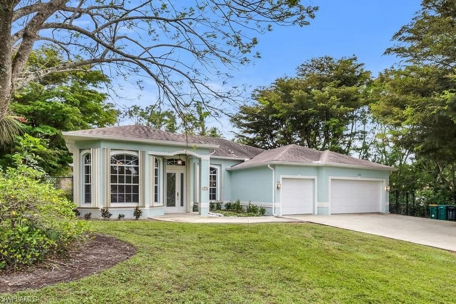 5890 Bur Oaks LN NAPLES, FL 34119