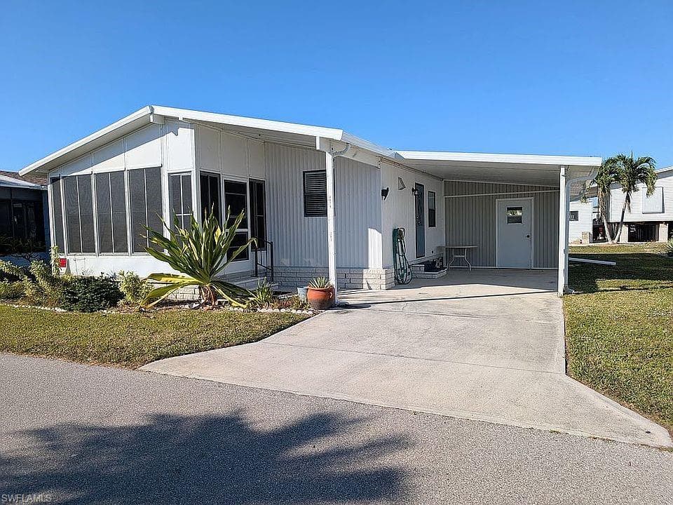 4978 Mullette LN ST. JAMES CITY, FL 33956