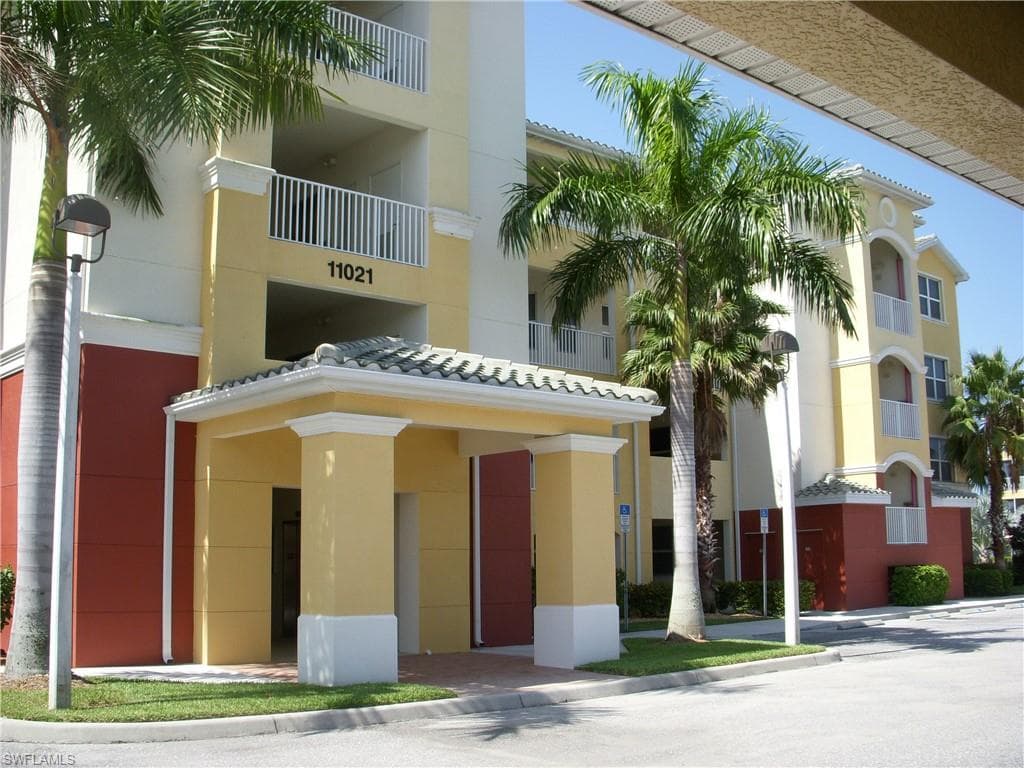 11021 Gulf Reflections DR 303 FORT MYERS, FL 33908