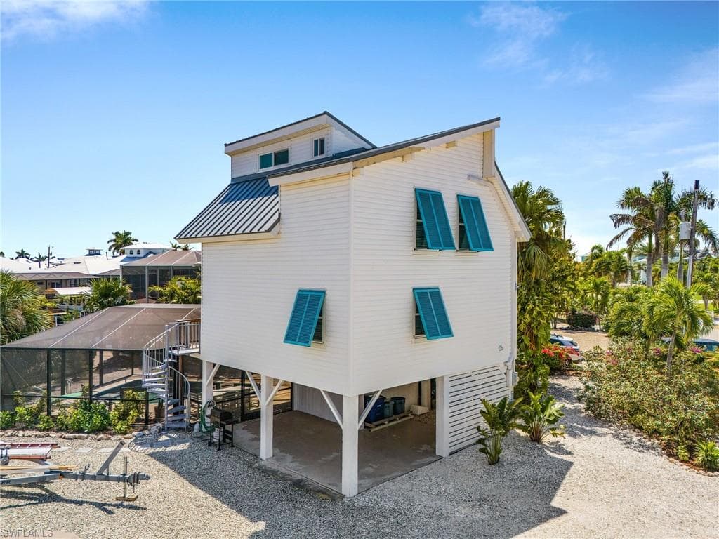 2432 Sycamore ST ST. JAMES CITY, FL 33956