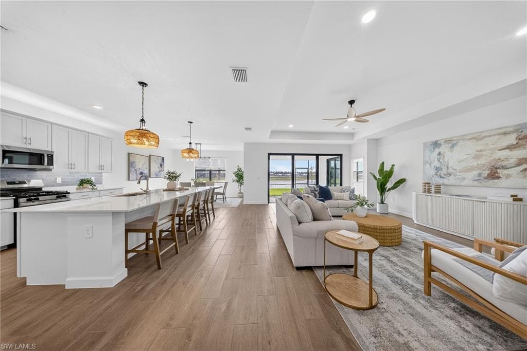 21082 Verawood LOOP ESTERO, FL 33928