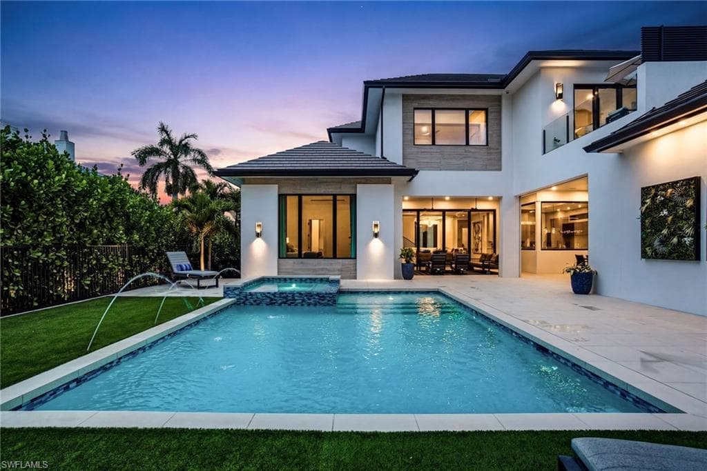 264 8th AVE S NAPLES, FL 34102