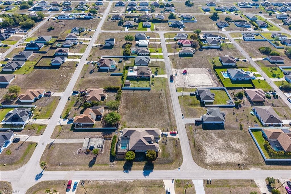 1115 20th TER CAPE CORAL, FL 33993