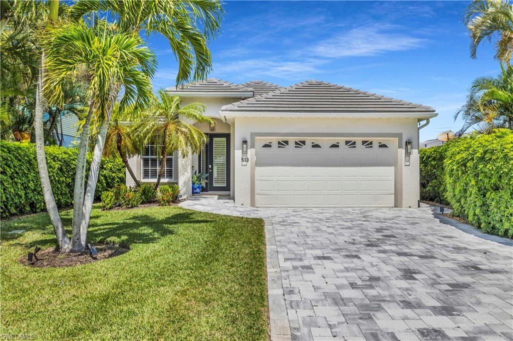513 96th AVE N NAPLES, FL 34108