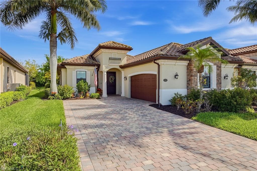 2842 Aviamar CIR NAPLES, FL 34114