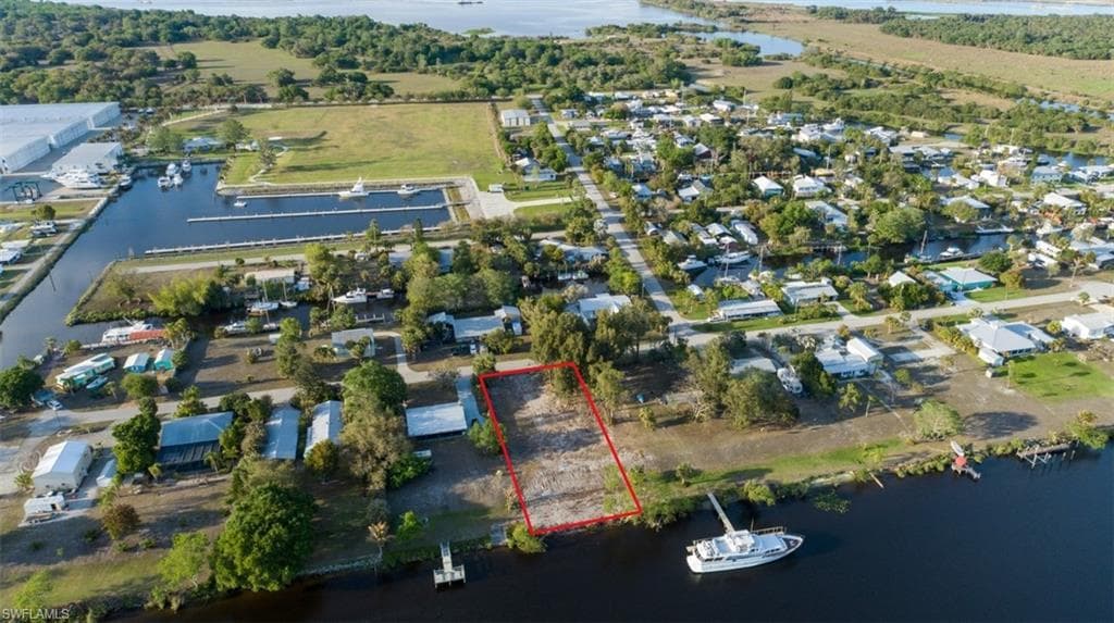 1035 W Anchor LN MOORE HAVEN, FL 33471