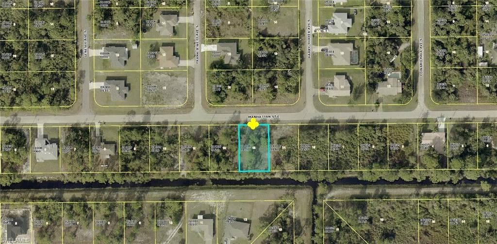 726 Manhattan ST E LEHIGH ACRES, FL 33974