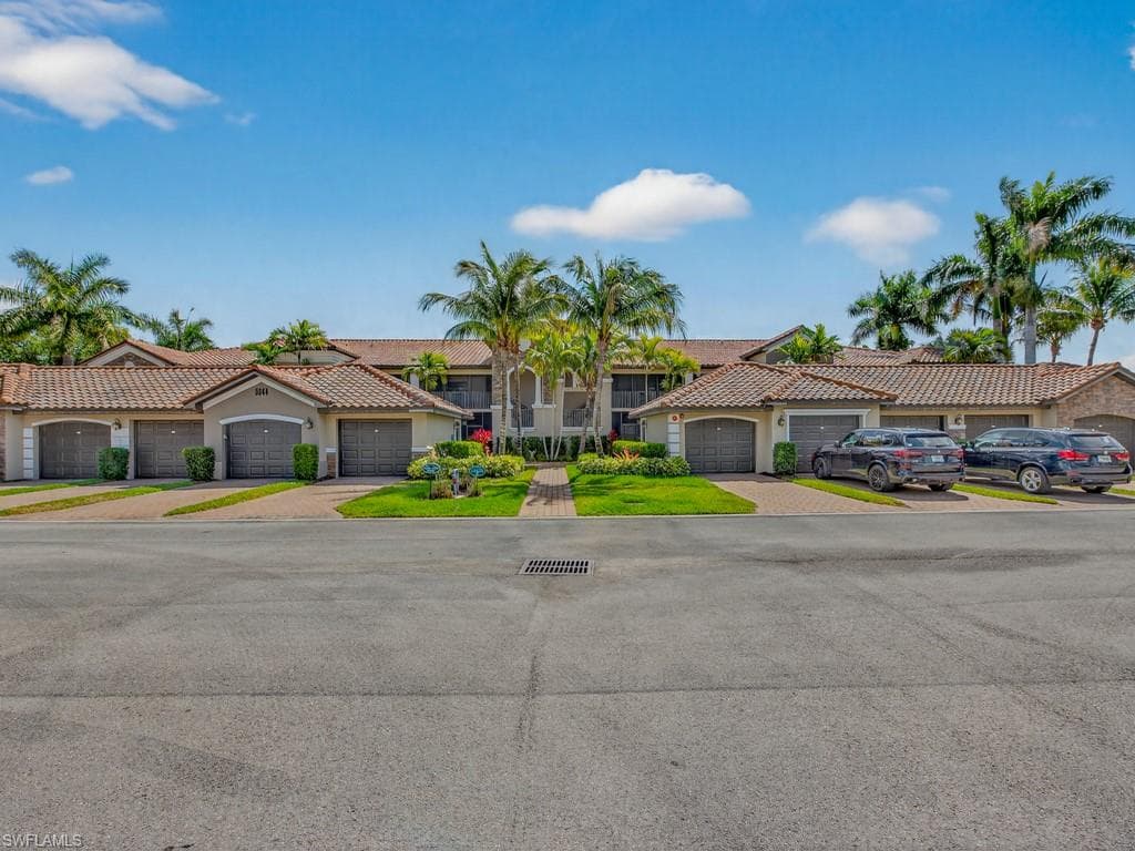 9844 Venezia CIR E 726 NAPLES, FL 34113