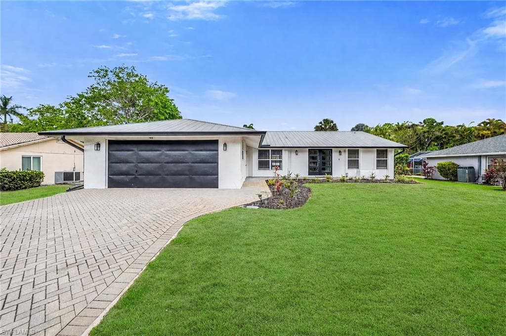 225 Pebble Beach CIR NAPLES, FL 34113