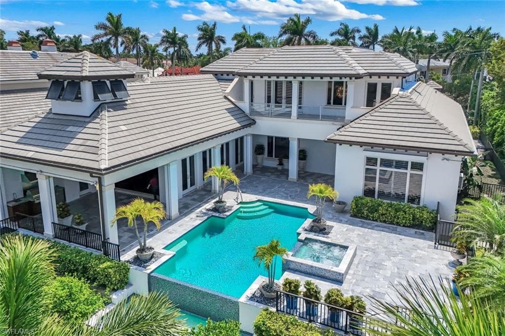 605 Galleon DR NAPLES, FL 34102