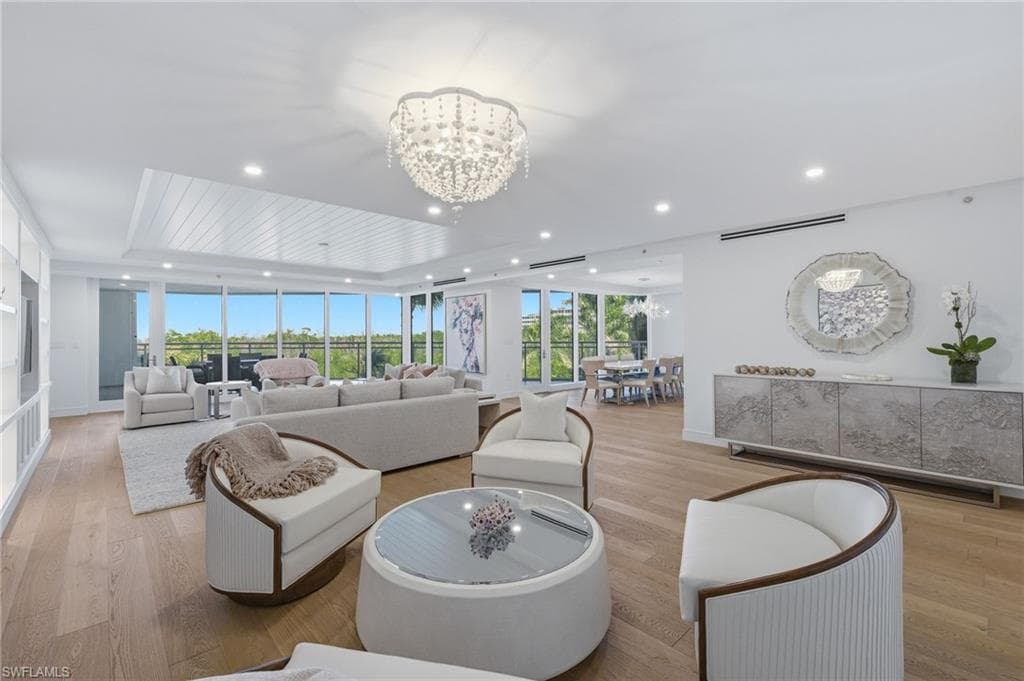 11125 Gulf Shore DR 308 NAPLES, FL 34108