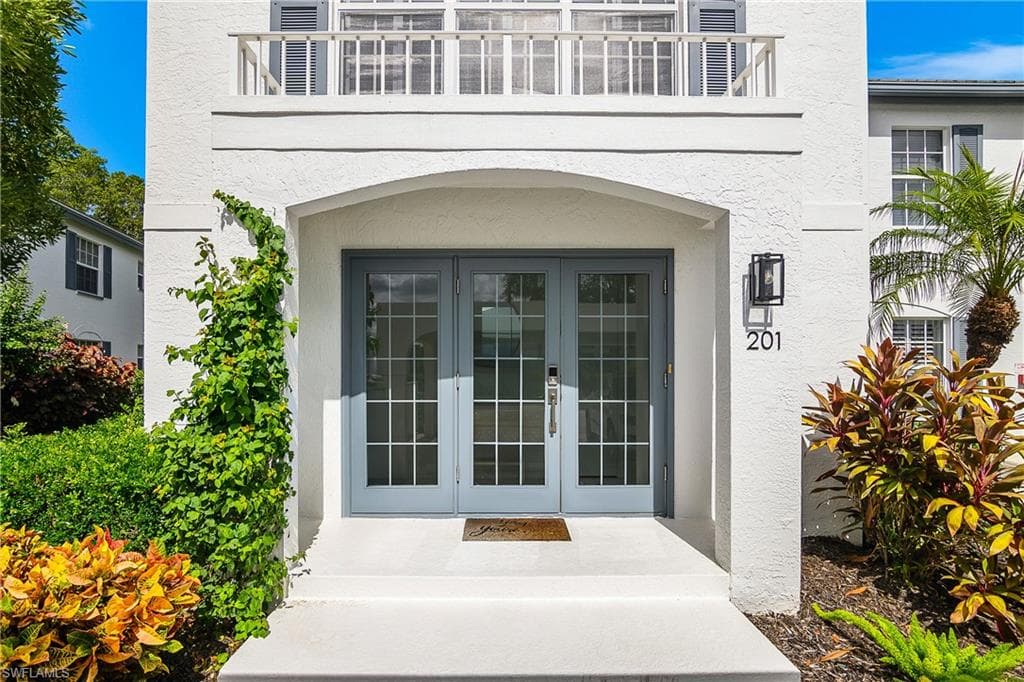 853 Tanbark DR 201 NAPLES, FL 34108