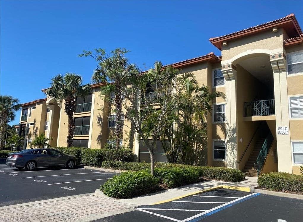 8930 Colonnades CT E 627 BONITA SPRINGS, FL 34135