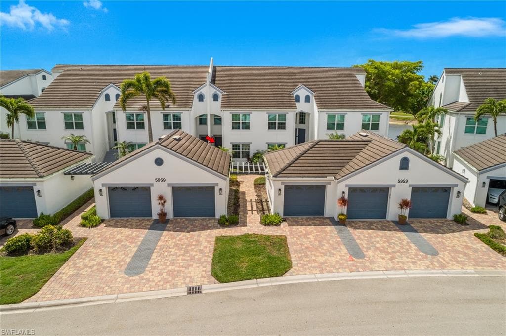 5959 Sand Wedge LN 403 NAPLES, FL 34110