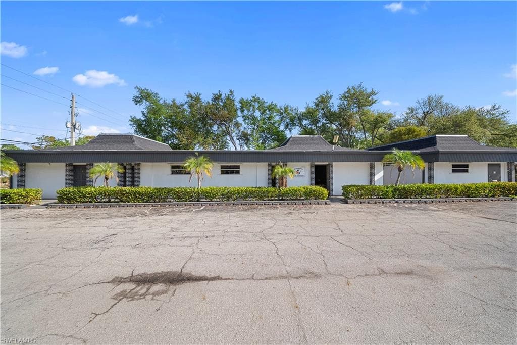3657 Central AVE FORT MYERS, FL 33901