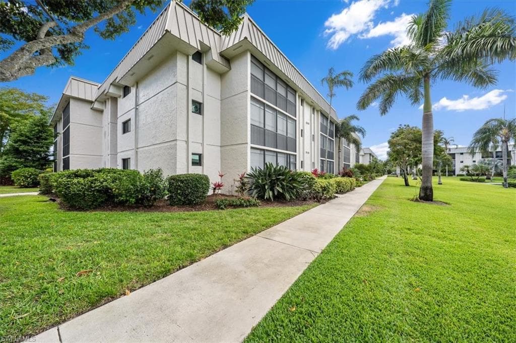 788 Park Shore DR D30 NAPLES, FL 34103