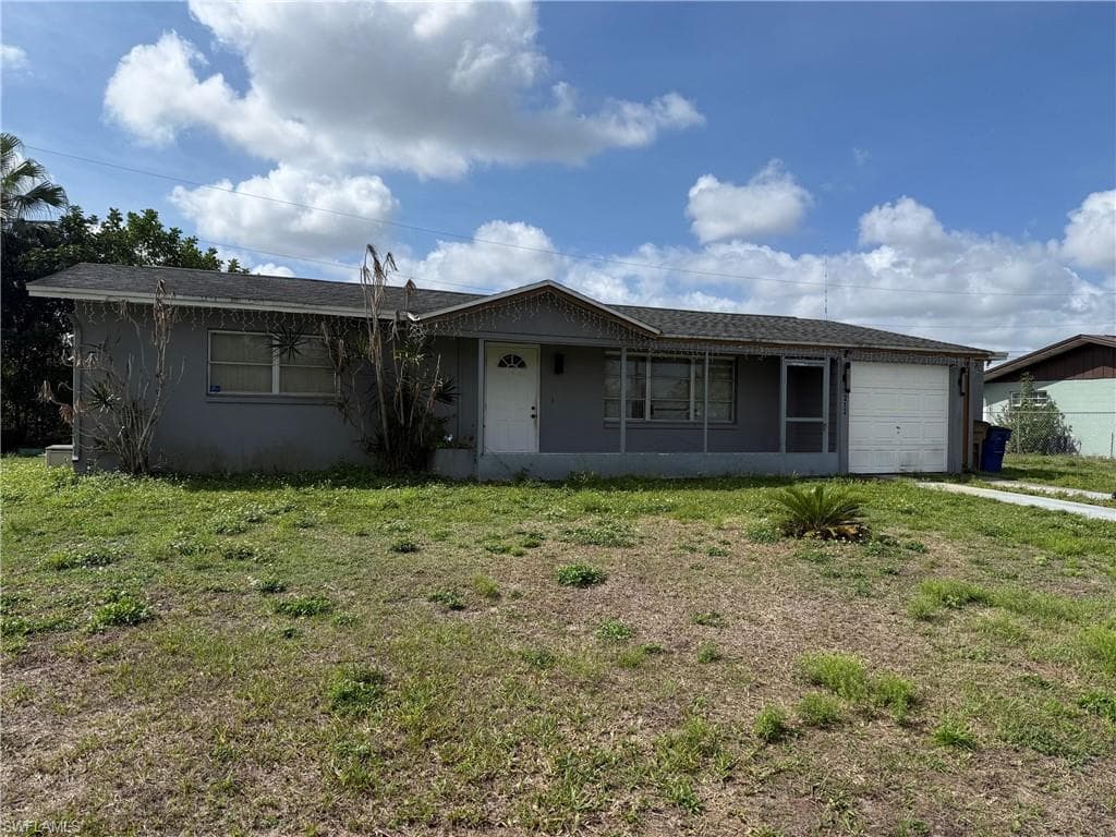 212 Davis RD LEHIGH ACRES, FL 33936